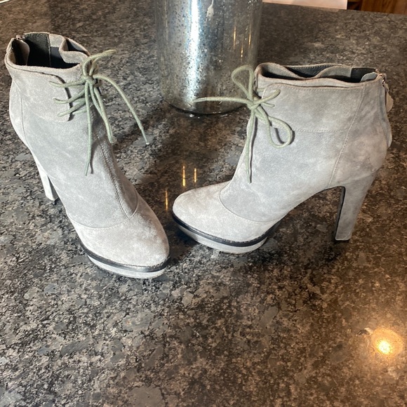 Elizabeth & James Suede Heather grey and black trim high Heel boots lace up  top - Picture 10 of 15